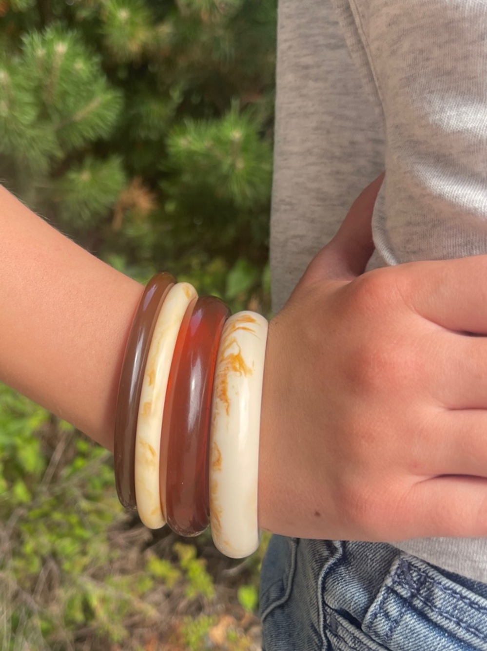 4 pack - Stackable Resin Bangle Bracelets in Ivory and Amber Tones - size small